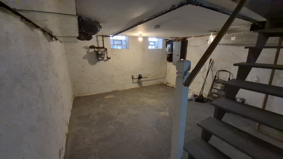 Building Photo - 605 Cecil B Moore Ave