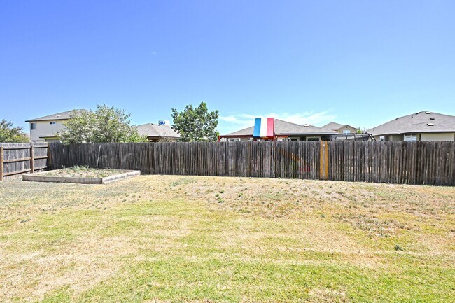 Building Photo - 2231 Hawk Dr