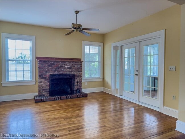 Building Photo - 2384 Lakeview Dr