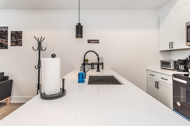 Building Photo - 2435 Master St