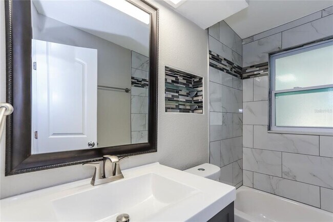 Building Photo - 1960 Cecil St