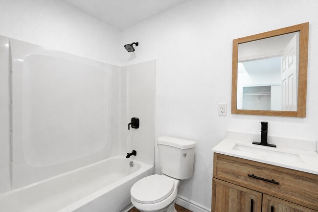 Building Photo - 5822 Virginia Pl