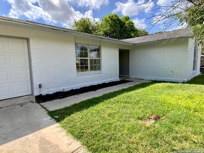Building Photo - 8110 Pleasant Forest Dr