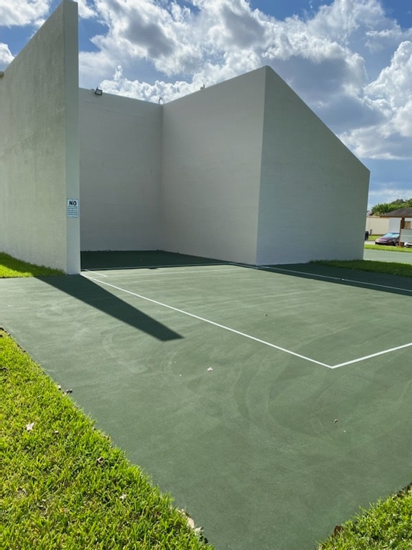 Racketball court - 1424 SW 131st Place Cir E