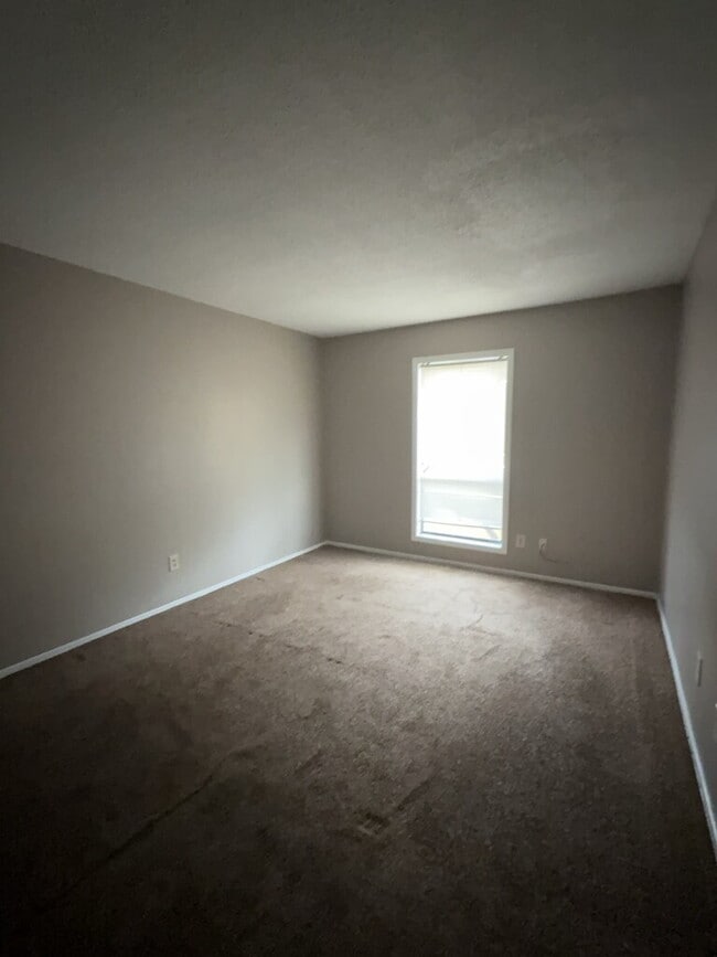 Building Photo - 117 Village Cir