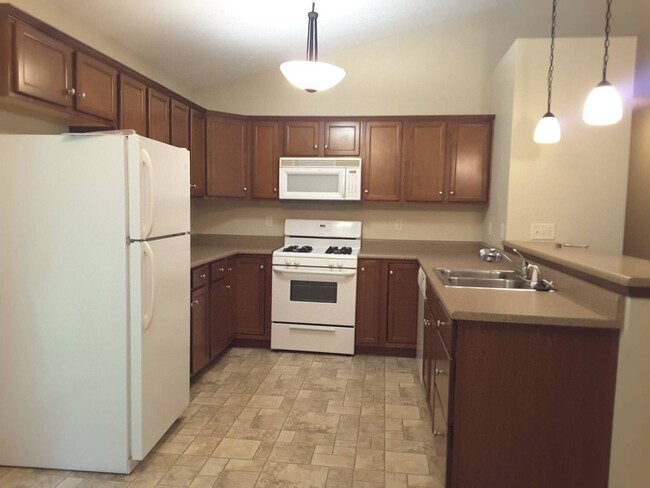 Building Photo - 3 bedroom 2 bathroom home in Jimtown Schools!