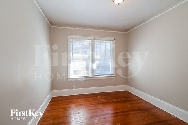 Building Photo - 2111 Myra St