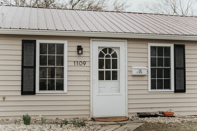Building Photo - 1109 S Fess Ave