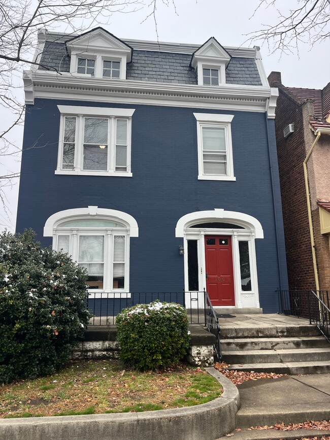 Exterior Image - 100 N Arthur Ashe Blvd