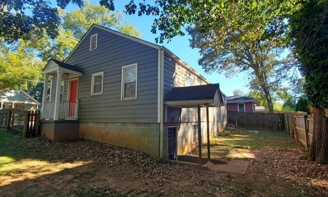 Building Photo - 2949 Salmon Ave SE