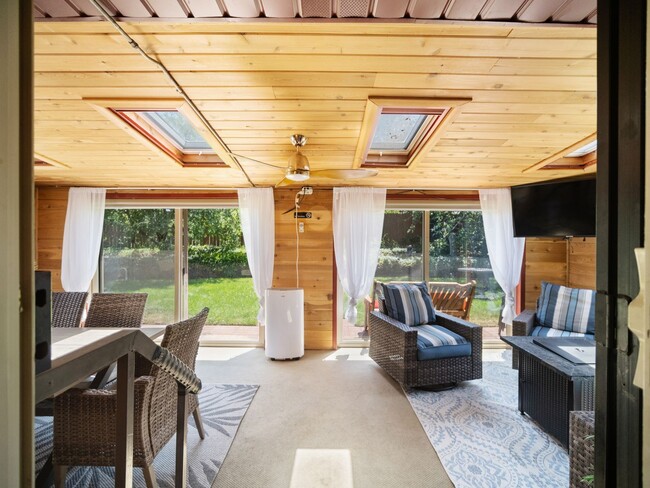 Building Photo - Fully Furnished 3 bedroom/3 bathroom North Spokane Home