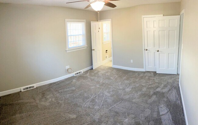 Building Photo - 308 College Park Dr