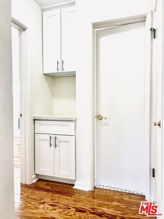 Building Photo - 2401 Beachwood Dr