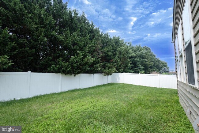 Building Photo - 105 Ticonderoga Dr