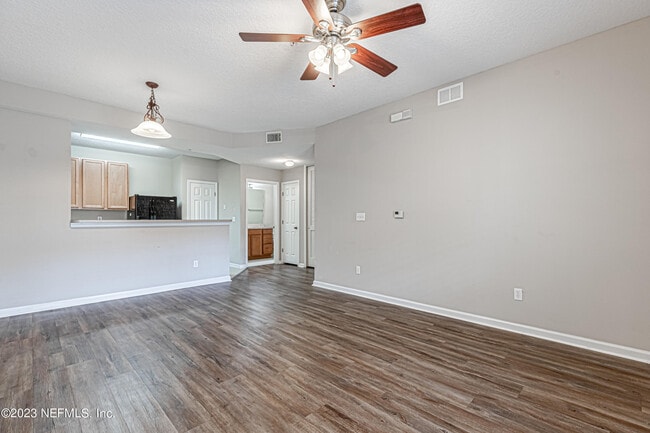 Building Photo - 575 Oakleaf Plantation Pkwy