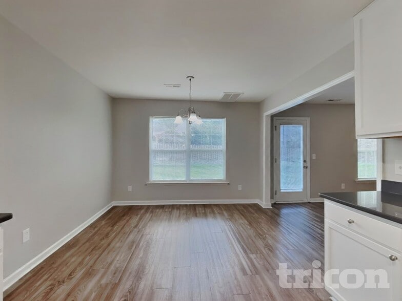 Building Photo - 851 Red Oak Tree Dr
