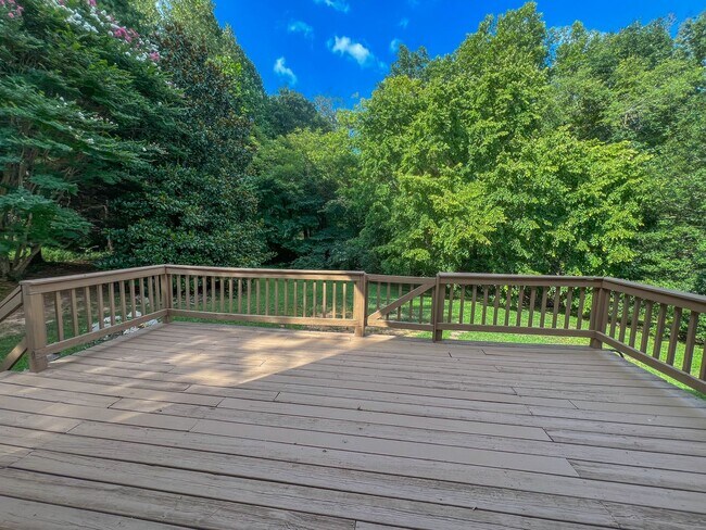 Building Photo - Gorgeous Single-Family Home! Large Deck, B...
