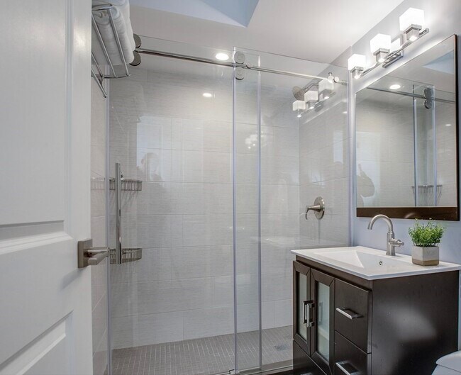 Building Photo - 32 Cherokee St