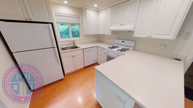 Building Photo - Lake Oswego! Lake Grove Ranch, Beautiful Outdoor Living Space, Park Like Setting!  Single Level R...