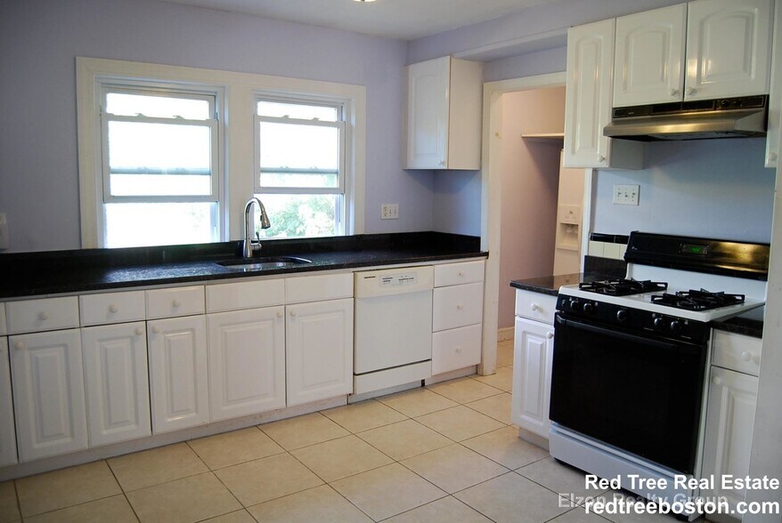 Building Photo - 95 Undine Rd