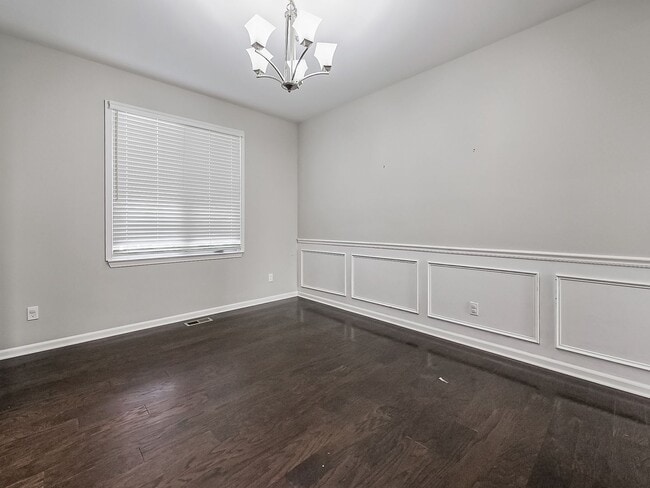 Building Photo - AVAILABLE NOW! Stunning 5-Bedroom Home in ...