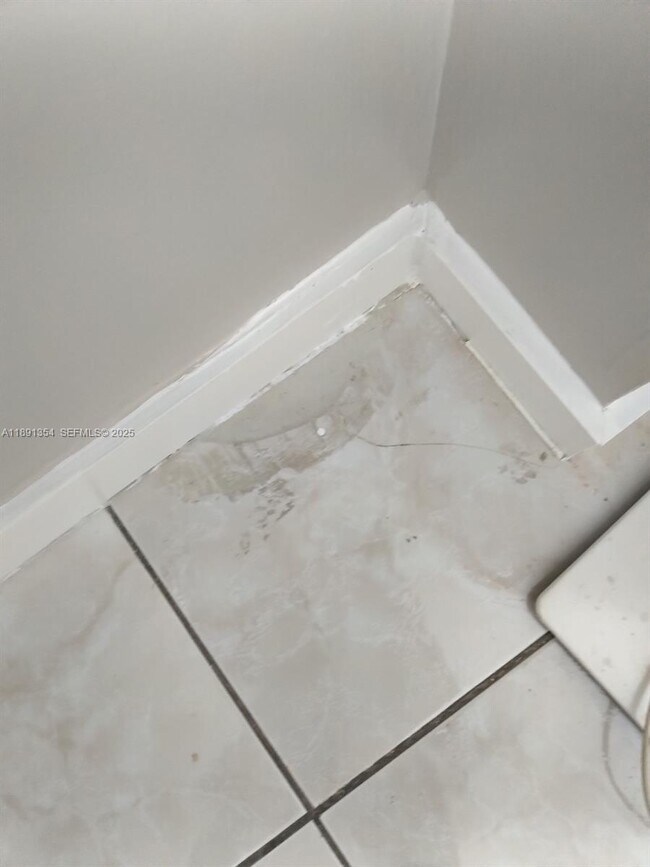 Building Photo - 16465 NE 22nd Ave