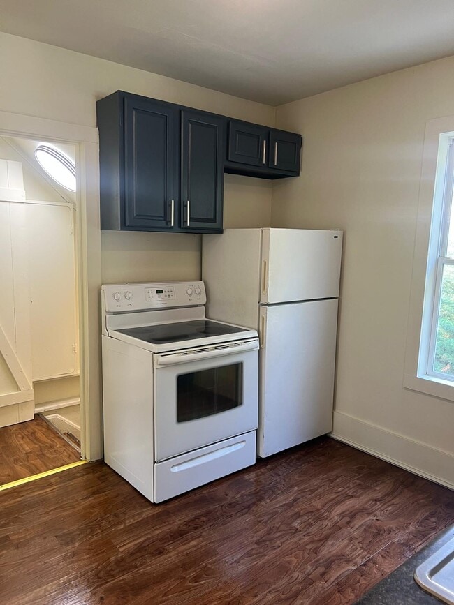 Building Photo - 1349 Yates Ave