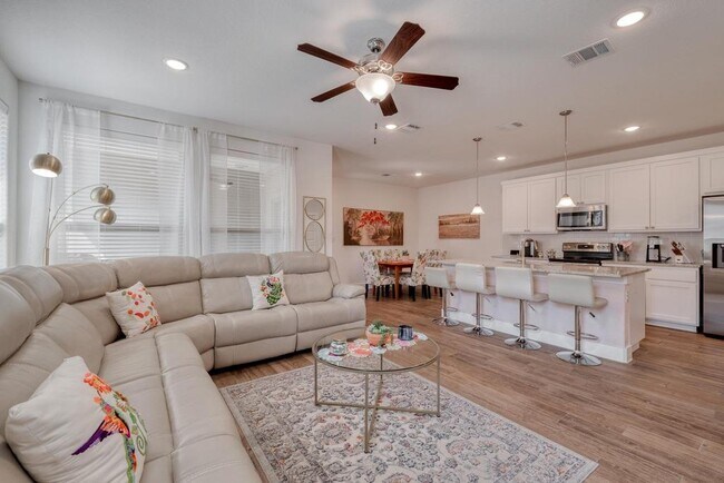 Primary Photo - 620 Parkline Dr