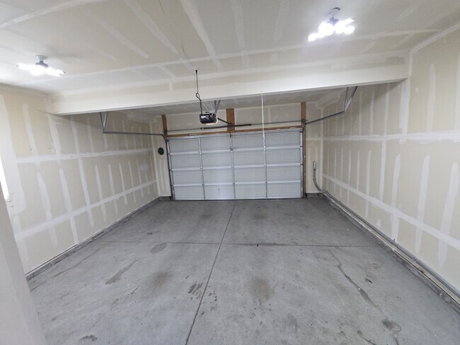 Building Photo - 754 E 950 N