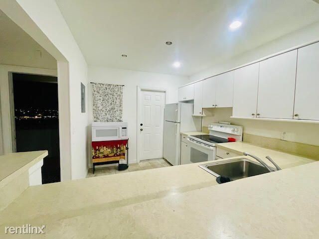 Building Photo - 3 br, 2 bath House - 1101 Crystal Lake Dr ...