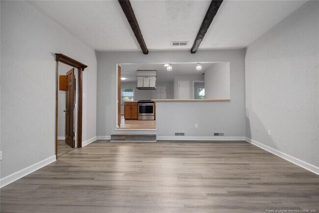 Building Photo - 508 Waterbury Dr