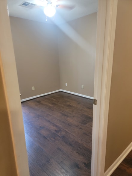 Building Photo - 4556 Gordon Ct