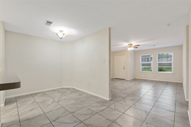 Building Photo - 12502 Hackberry Dr