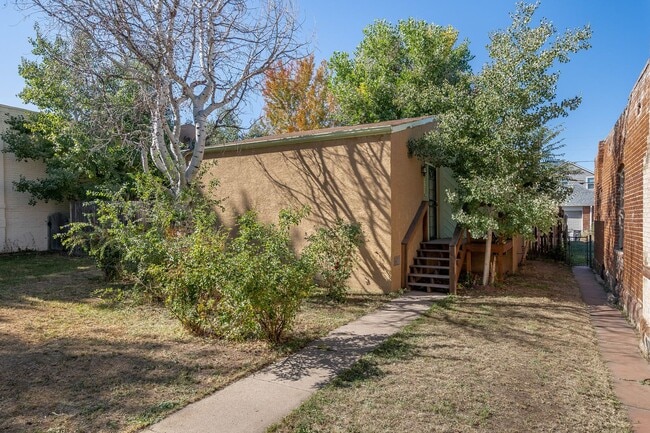 Building Photo - Great location near City Park!