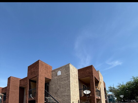 Building Photo - 3810 N Maryvale Pkwy