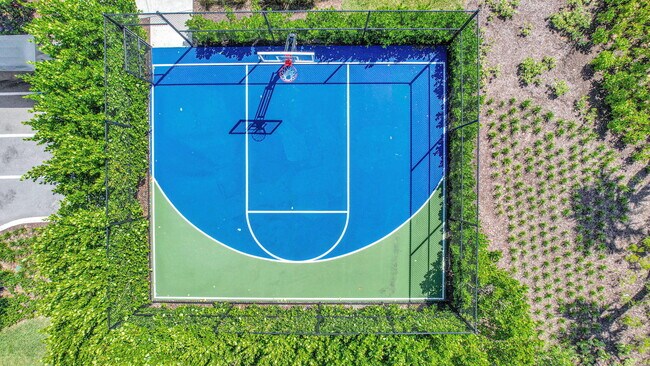 Building Photo - 9901 Regency Wy