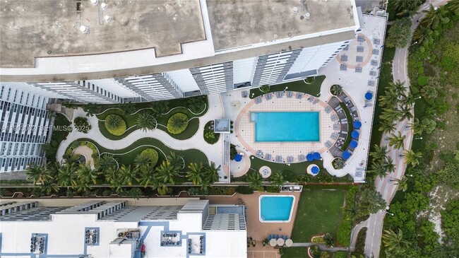 Building Photo - 100 Lincoln Rd