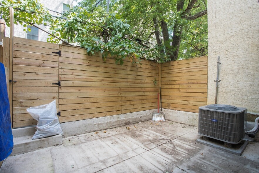 Building Photo - 1807 N Bouvier St