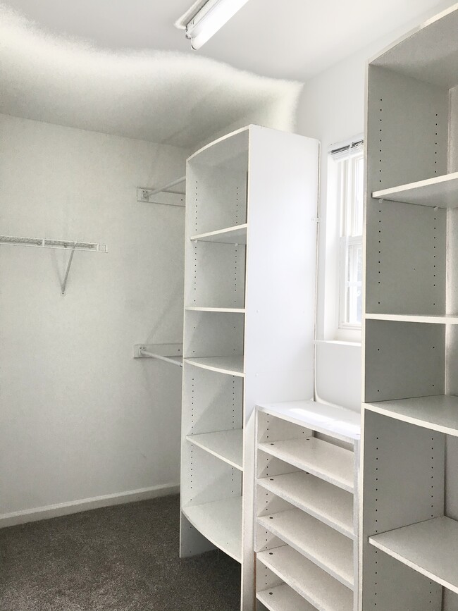 Building Photo - 18651 Shawnee Ridge Rd