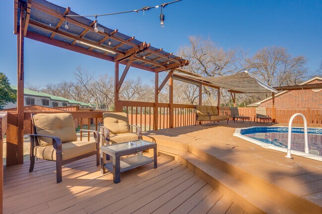 Building Photo - 7809 Claremont Dr