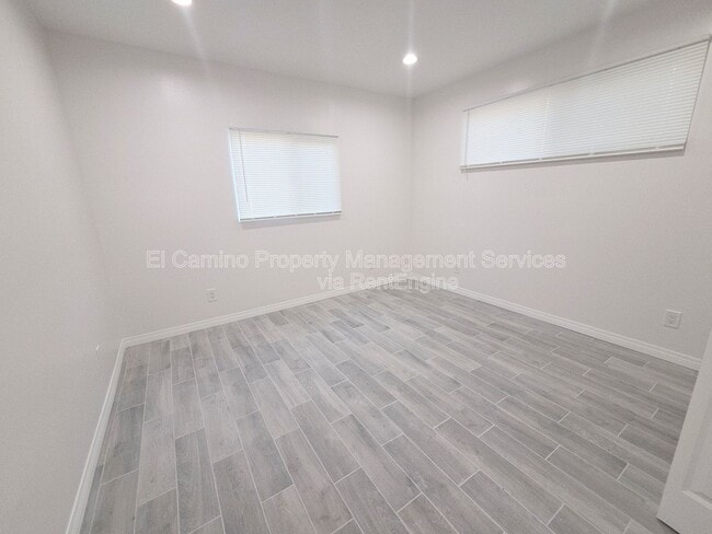 Building Photo - 4064 E 60th St