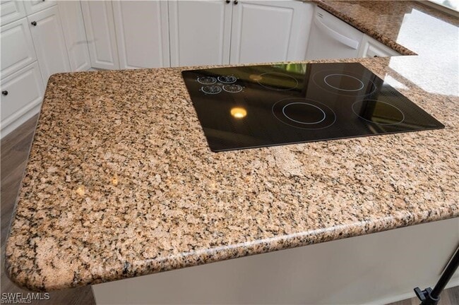 Building Photo - 5654 Eichen Cir