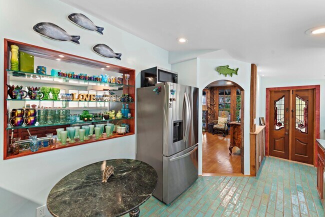 Building Photo - Ever dreamed of living under the sea?!