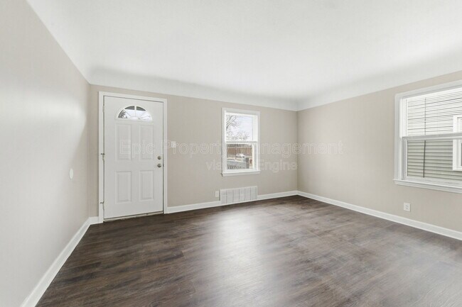 Building Photo - 3360 Edgeworth St