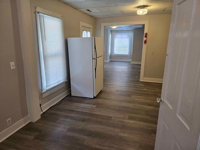 Building Photo - 2123 4th St