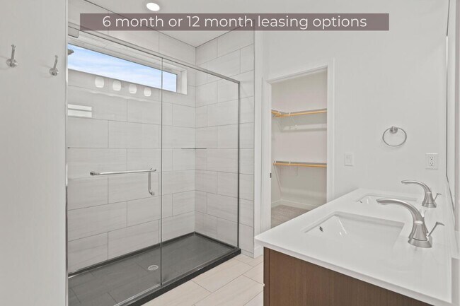 Building Photo - 6327 Murano Way