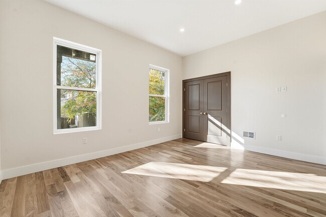 Building Photo - 25 Lembeck Ave