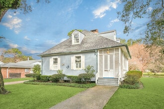 Building Photo - 523 Turquoise St