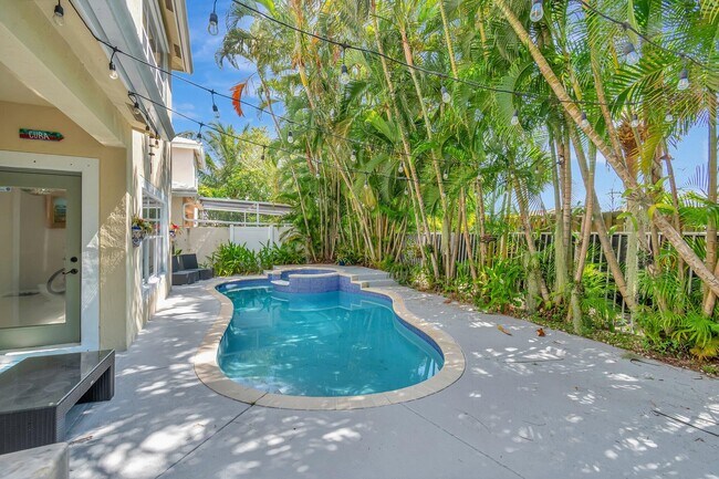 Building Photo - 6788 Hendry Dr
