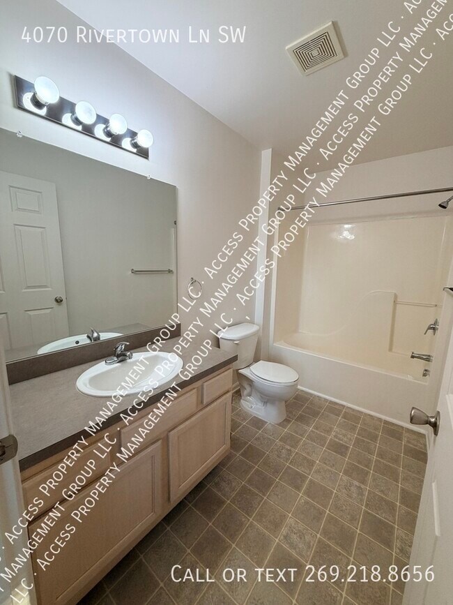 Building Photo - 4070 Rivertown Ln SW